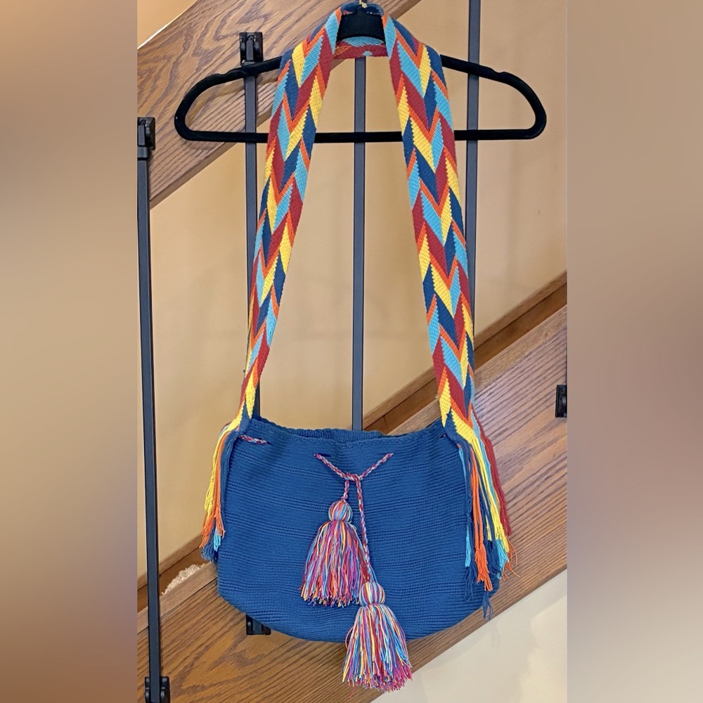 WAYUU INDIGENAN ARTISAN Bucket Handbag Drawstring Tassels Woven Strap Blue Multi